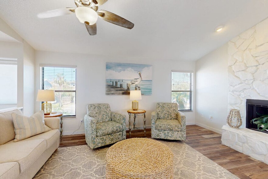 Building Photo - 525 Loquat Dr