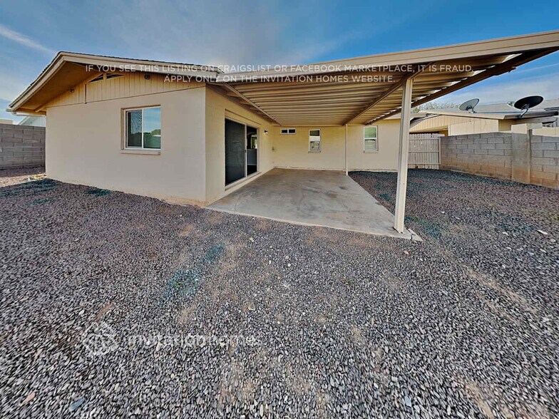 Building Photo - 1624 W Behrend Dr