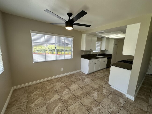 Building Photo - 9940 Highland Ave