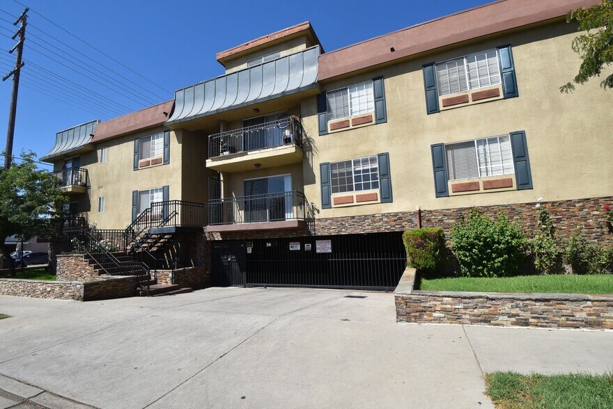 Primary Photo - 6401 Riverton Ave