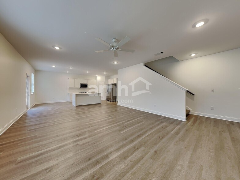 Building Photo - 394 Pointe Dr