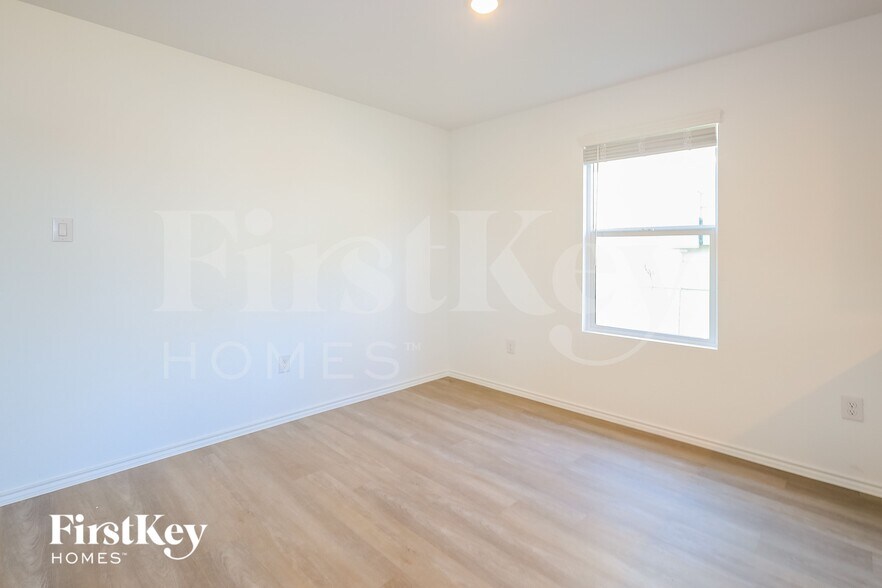 Building Photo - 6611 Scarecrow Wy