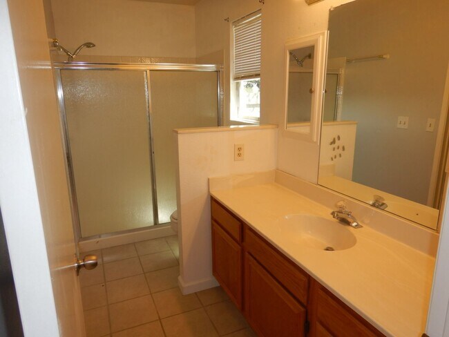 Building Photo - Cute 4 bedroom home in Silver Shores