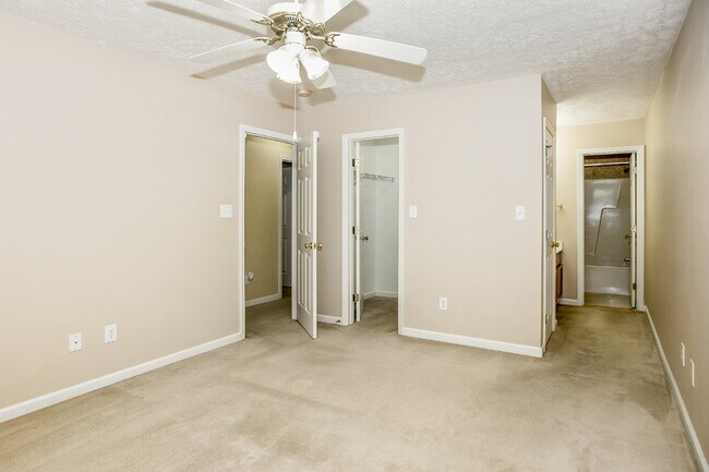 Building Photo - 3 Bedroom 2 Bathroom Nest in Fayetteville