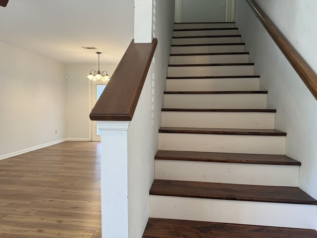 Building Photo - 36 Country Walk Dr