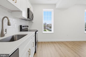 Building Photo - 100 W Front St