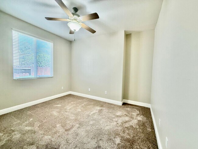Building Photo - Beautiful home near Woodcreek high school
