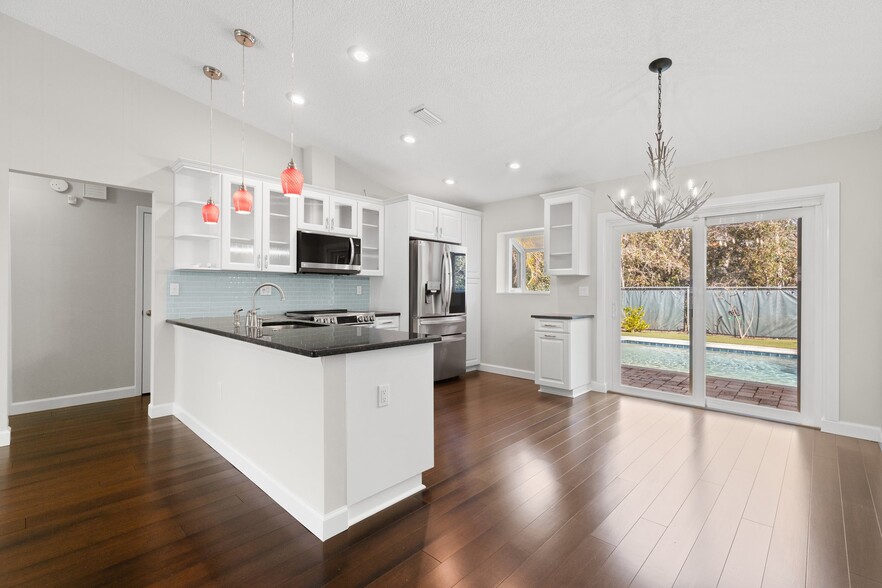 Kitchen/Dining Room - 3309 W Napoleon Ave