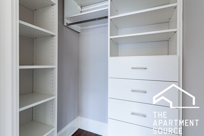 Building Photo - 817 W Lakeside Pl