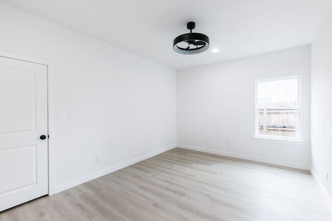 Building Photo - 1704 Elkhart Ave