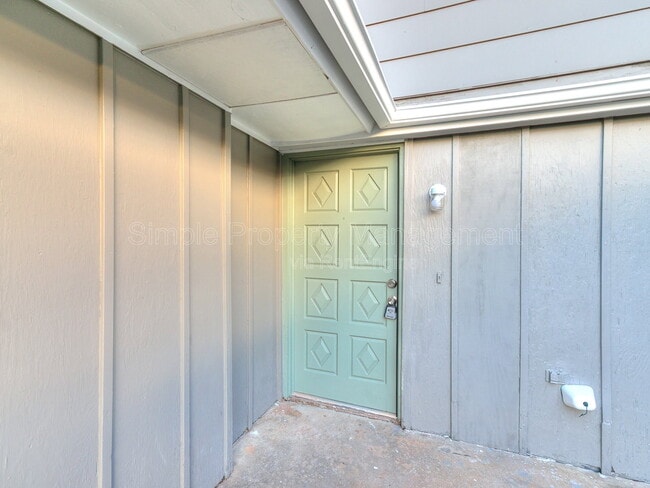 Building Photo - 8510 Candlewood Dr