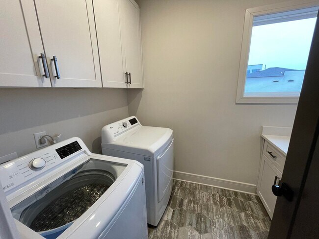 Building Photo - Welcome To Nashville!