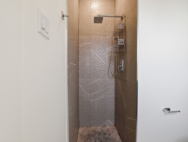 Building Photo - 1530 Primrose St