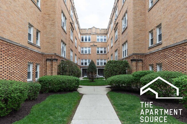 Building Photo - 4011 N Lowell Ave