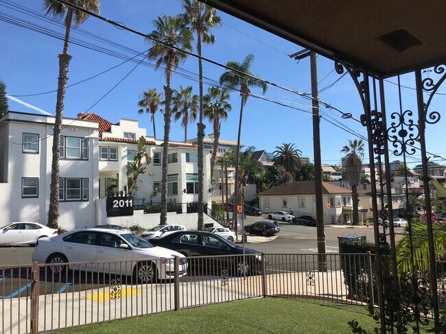 Building Photo - Must-See Bankers Hill 1BR, Parking Included, Pets Welcome