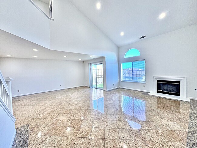 Building Photo - 4378 Conejo Dr