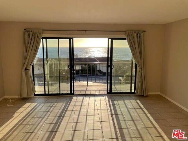 Building Photo - 6798 Shearwater Ln