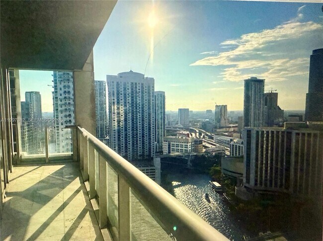 Building Photo - 475 Brickell Ave