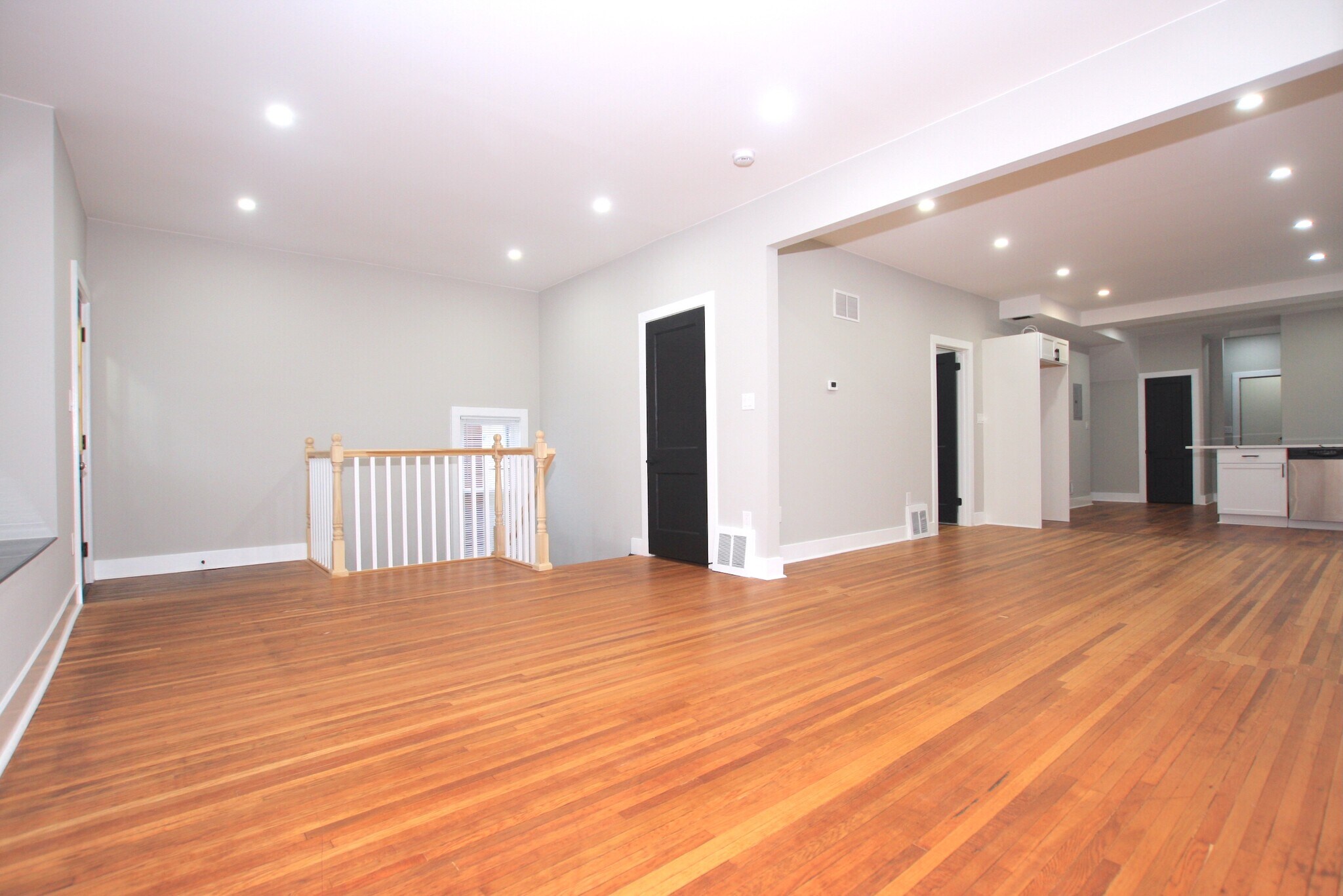 Building Photo - 5016 Seminole St