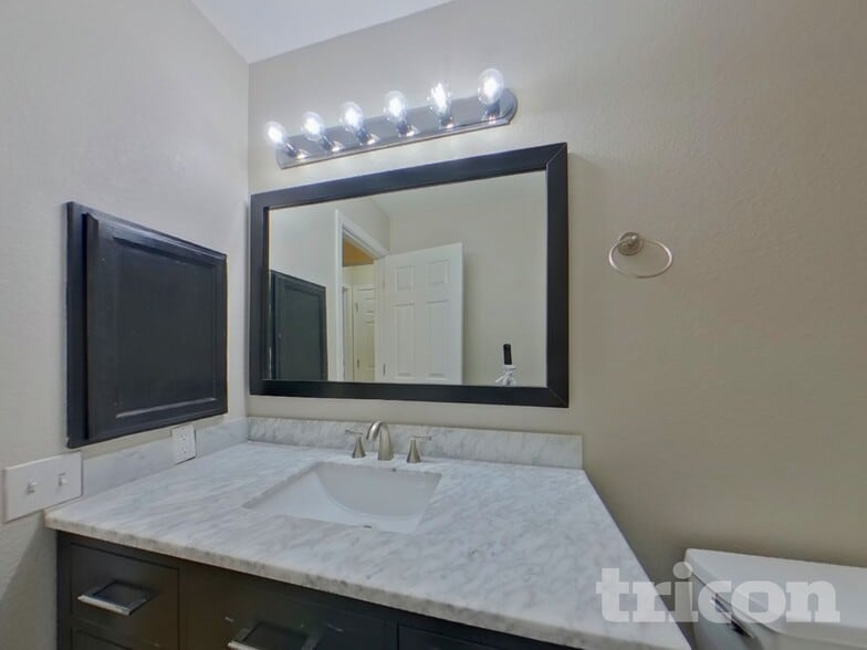 Building Photo - 4200 Laurel Dr