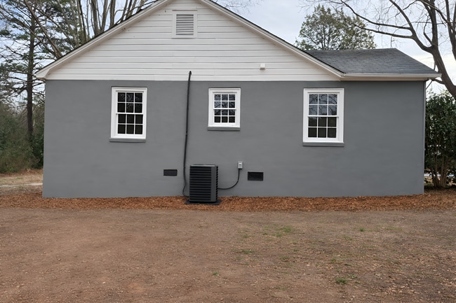 Building Photo - Stanley