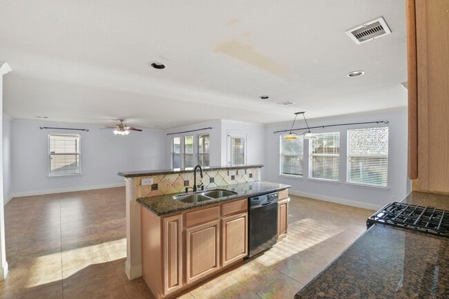 Building Photo - 15811 Vinemoss Ln