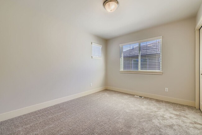 Building Photo - Beautifully Finished 4 Bed 2.5 Bath Bothel...