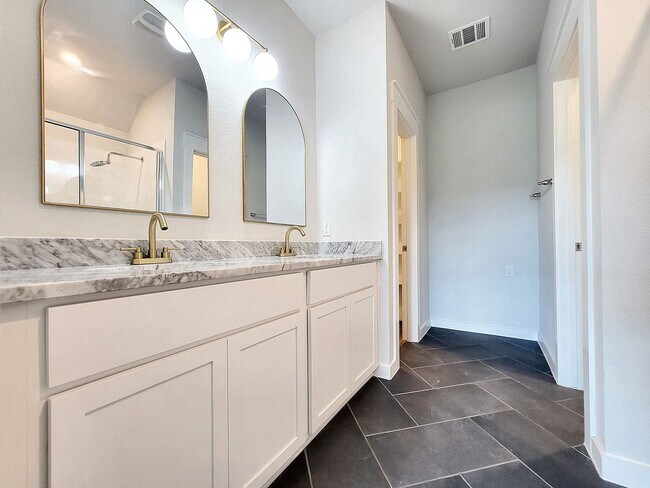 Building Photo - Beautiful 3-Bedroom, 2-Bath Modern Home fo...