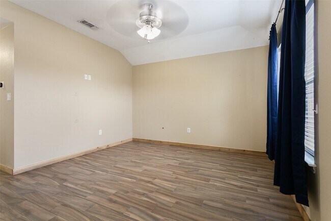 Building Photo - 608 Mesquite Dr