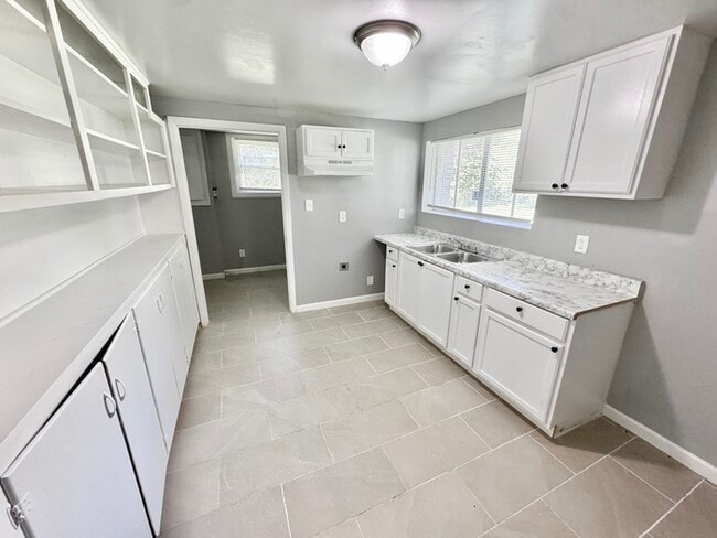 Building Photo - 2876 Cela Rd