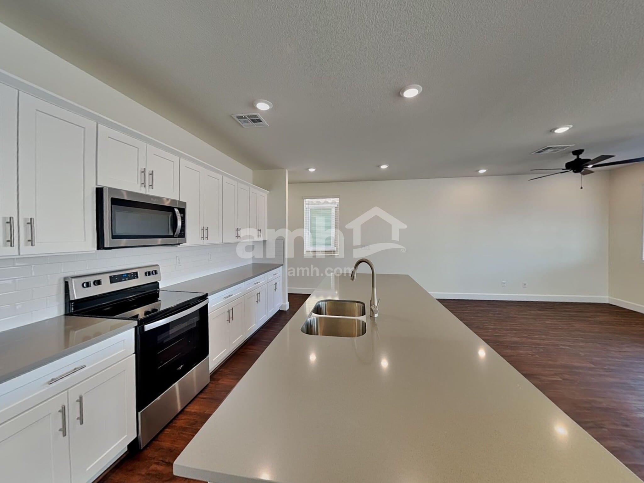 Building Photo - 556 Topiary Pk Ave