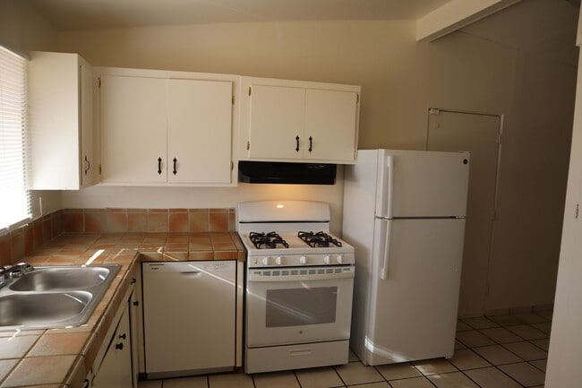 Building Photo - Great home Great price