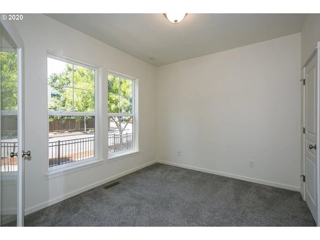 Building Photo - 153 NE Porto Way