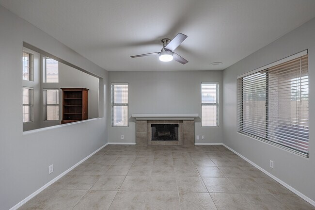 Building Photo - 4218 E Palo Brea Ln