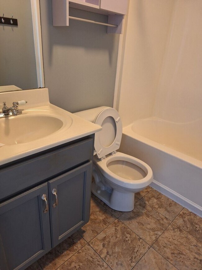 Building Photo - HOLIDAY MOVE IN SPECIAL. $500.00 OFF OF TH...