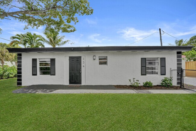 Building Photo - 234 NE 14th Ave