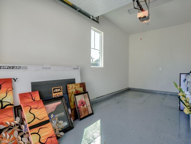 Building Photo - 33451 Bronco Loop