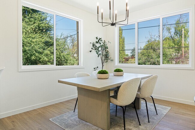 Building Photo - Montlake Townhome