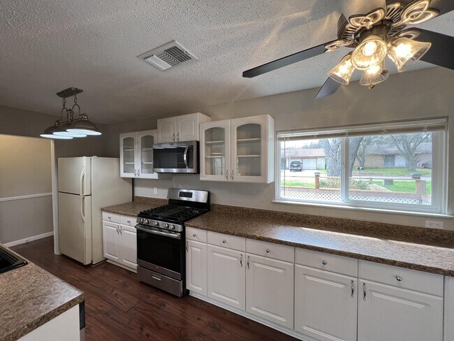 Building Photo - 116 Meadow Lark