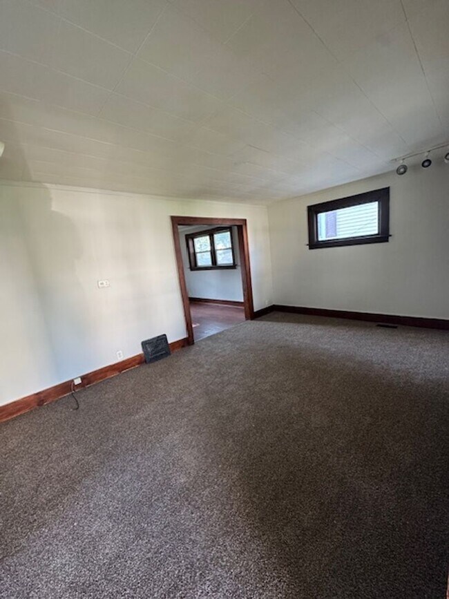 Building Photo - 1626 Kelly Dr