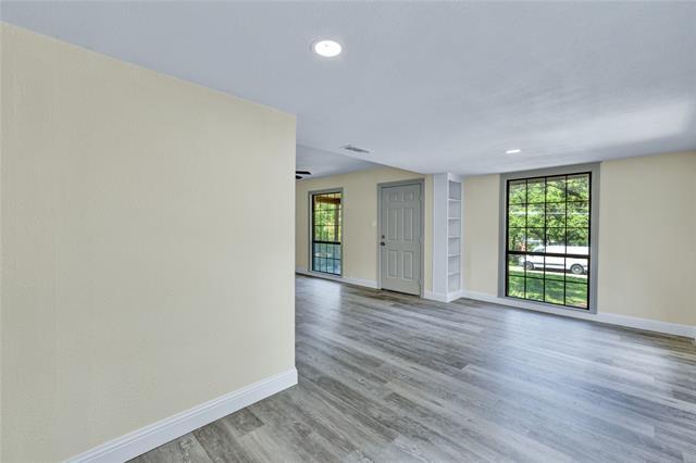 Building Photo - 2605 Stark St