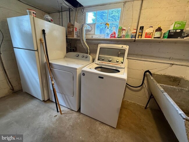 Building Photo - 2115 N Potomac St