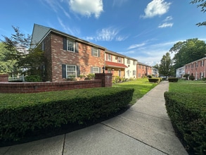Building Photo - Hampshire Place Townhomes