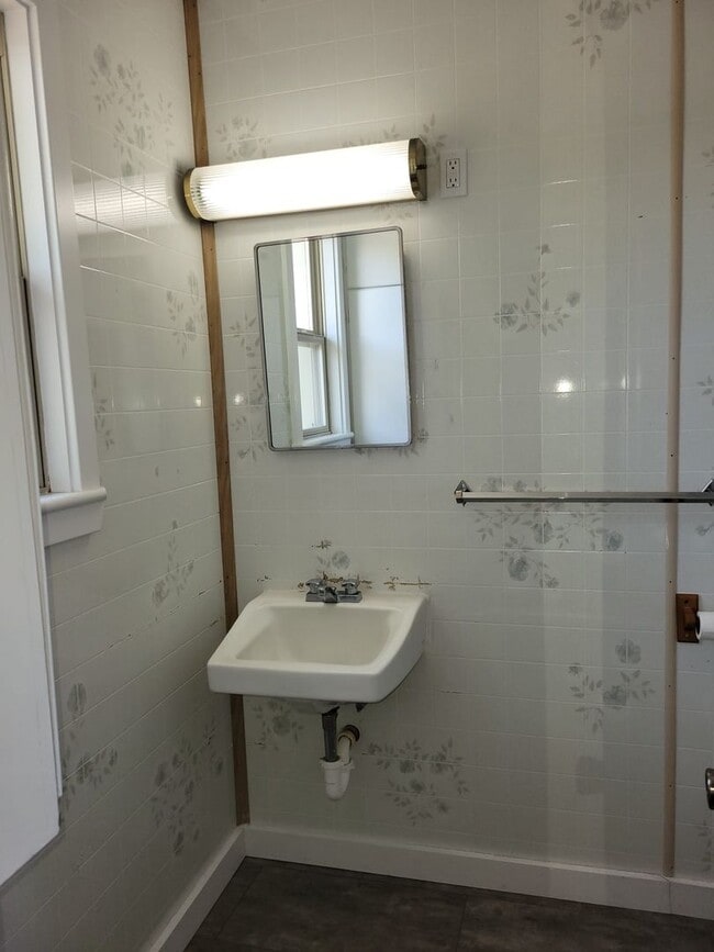 Building Photo - Affordable Studio Apartments in Los Alamos...