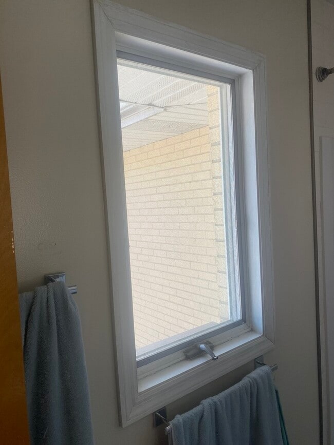 Building Photo - 155 Seymour Ave