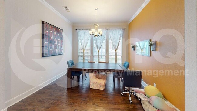 Building Photo - 5811 Lightfoot Ln