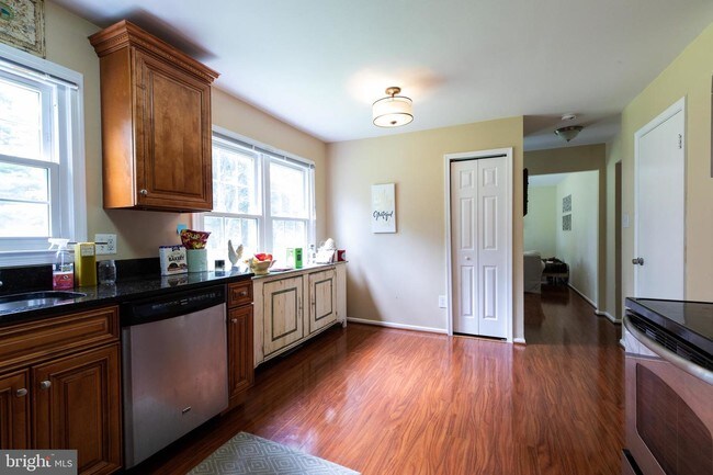 Building Photo - 2527 Lindley Terrace