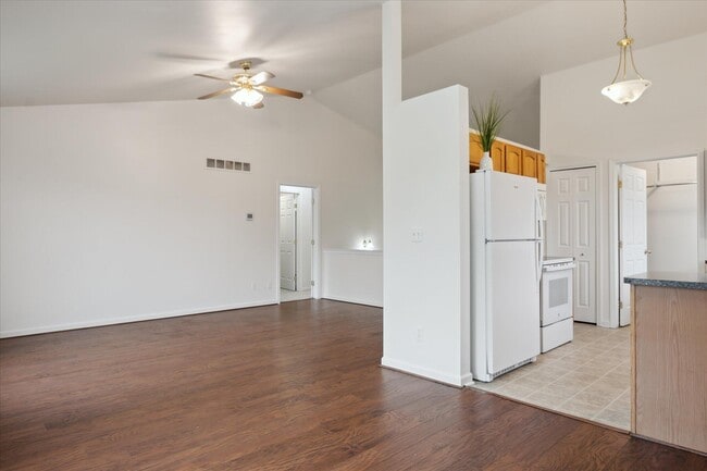 Building Photo - 620 Bristol Dr