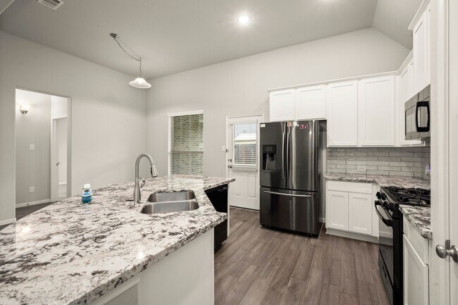 Building Photo - 6322 Lemon Balm Ln