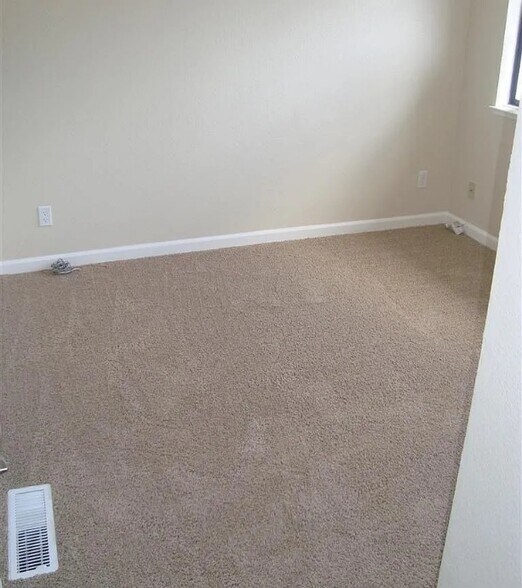 Front Bedroom - 1964 Windmill Cir